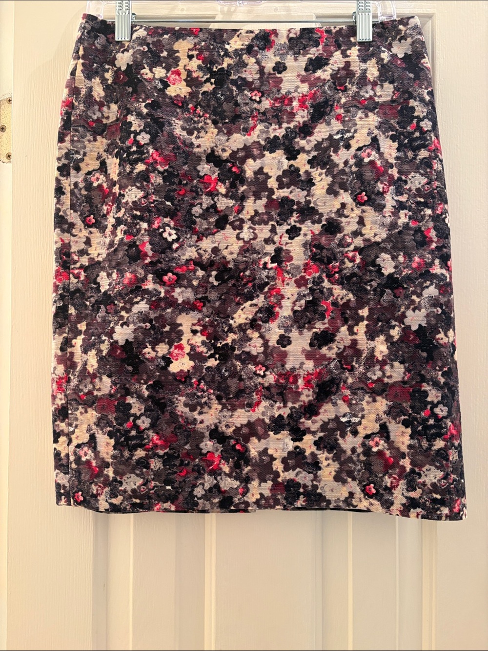 Talbots Black, Cream & Red Floral Pencil Skirt